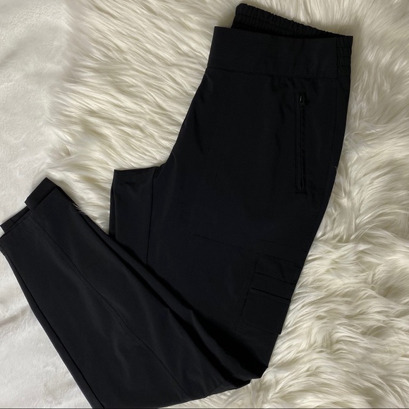 Athleta Pants - ATHLETA Women’s Pants Black Size 6 .